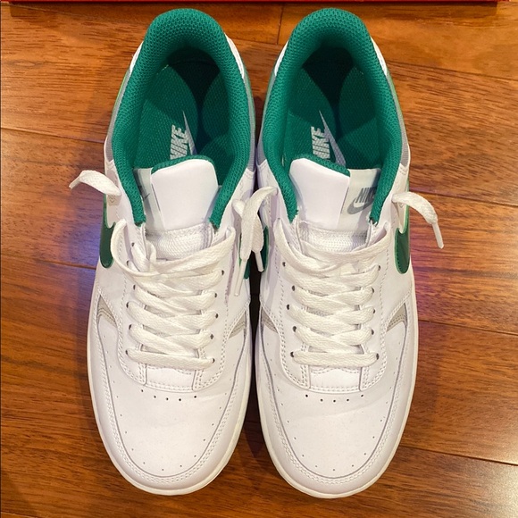 Nike White and Green Sneakers - Picture 3 of 4